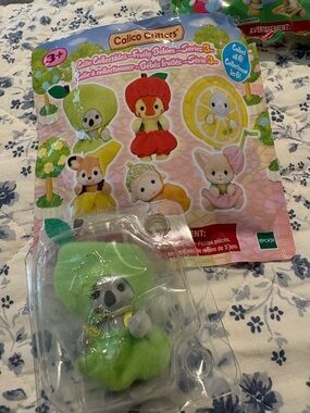 Calico Critters Cutie Collectibles Fruity Babies Series 3 Green Baby Figure